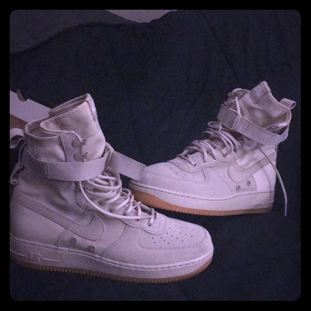 Special force Air Force 1s beige