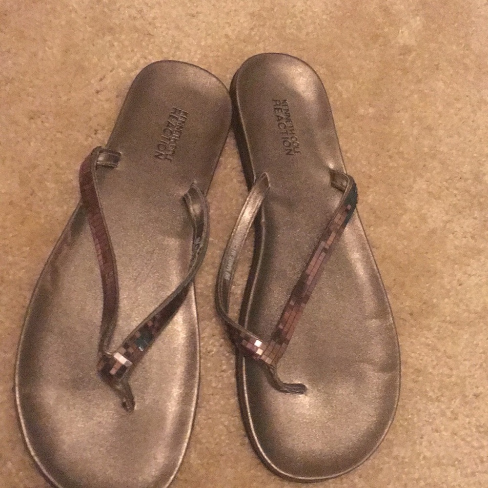 Grey Kenneth Cole flip flop