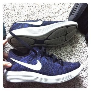 Nike size 7 lunarlon workout