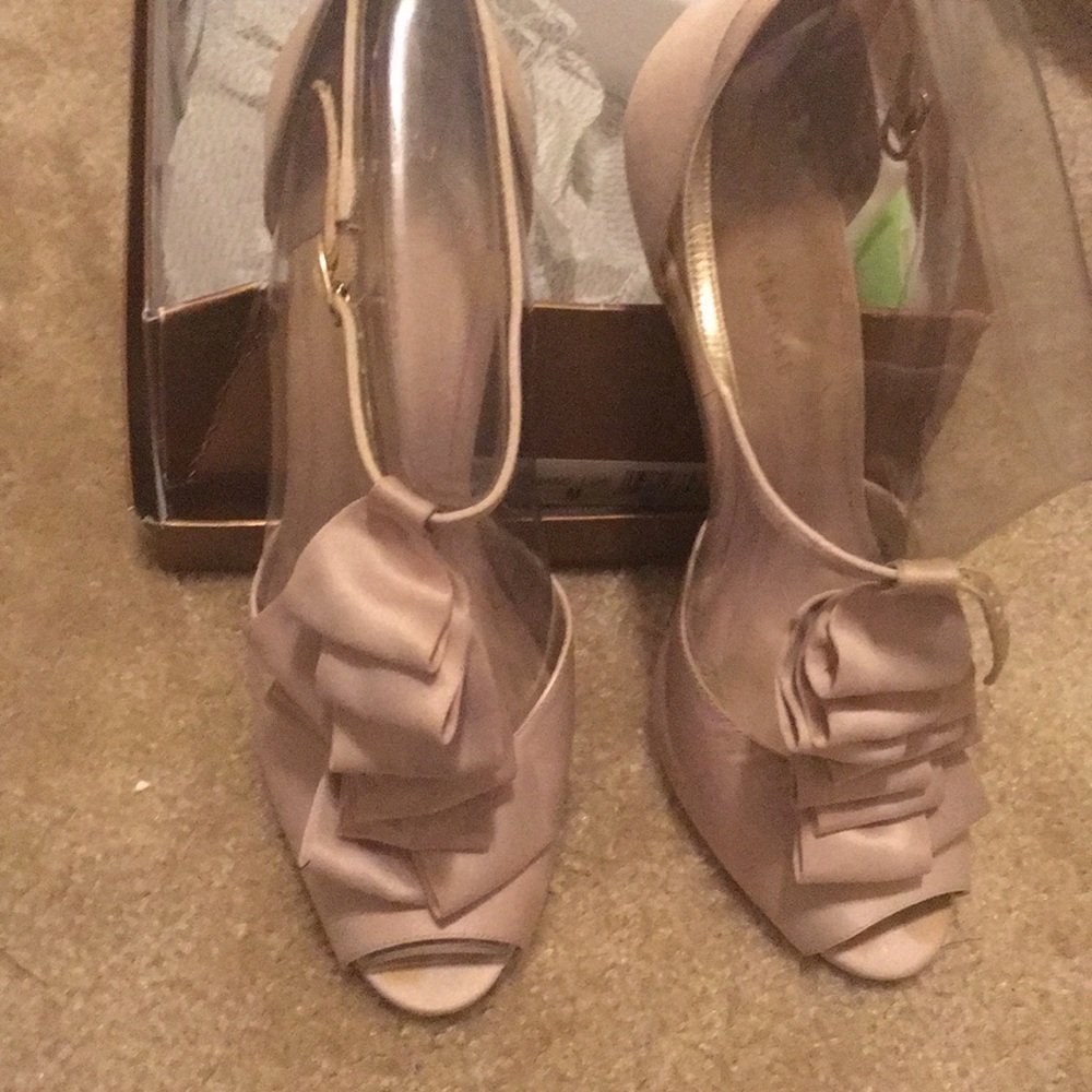 Audrey Brooke Estella -champagne