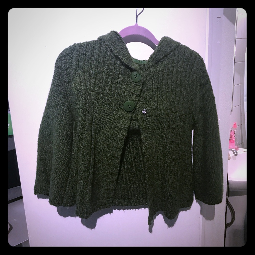Cute and comfy green sweater