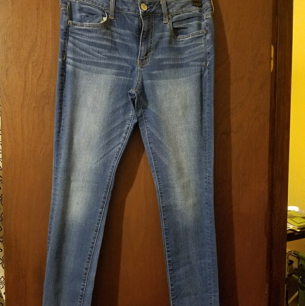 Light wash skinny jeans
