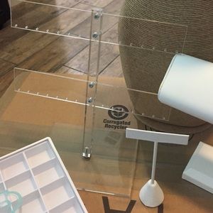 2 Earrings stands- 1 acrylic and one white metal