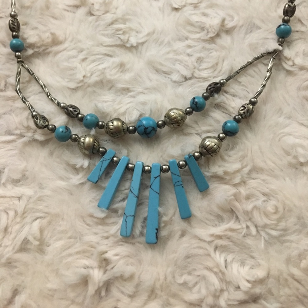 Beautiful vintage turquoise/silver beaded necklace