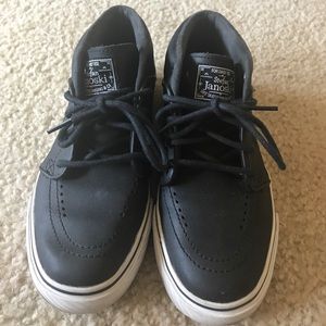 NIKE kids sneakers size 4.5