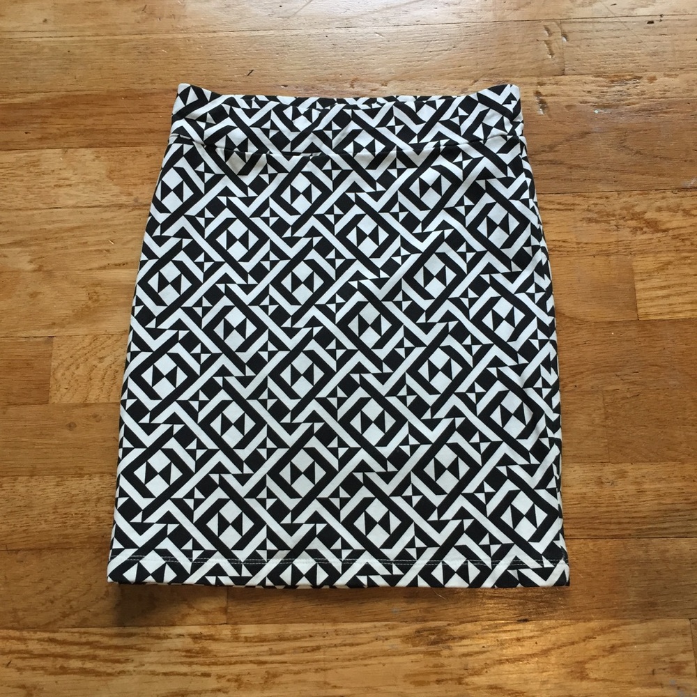Black & White Geometric Bodycon Skirt