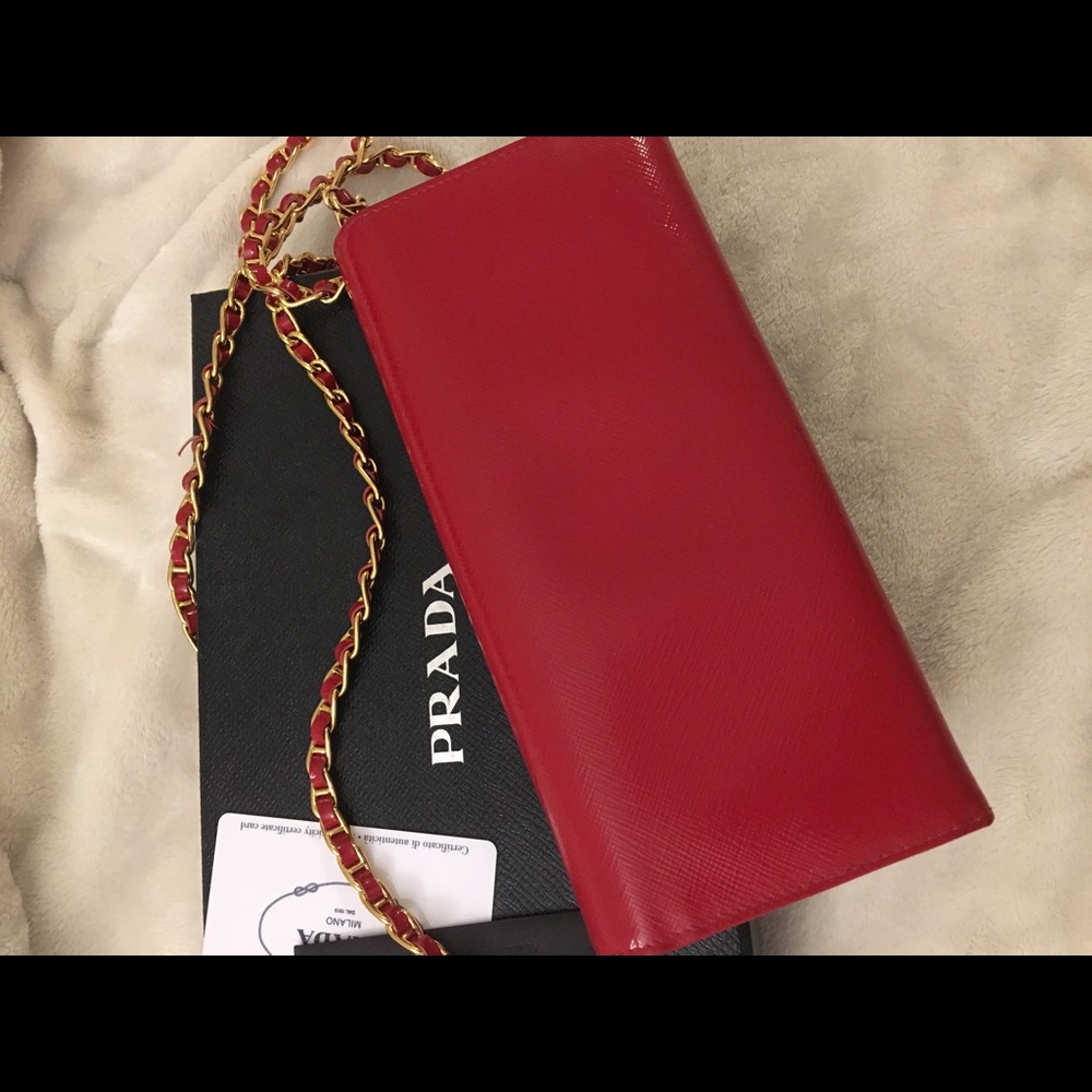 🚫Sold🚫Prada Saffiano Vernice Wallet on a Chain - Picture 3 of 8