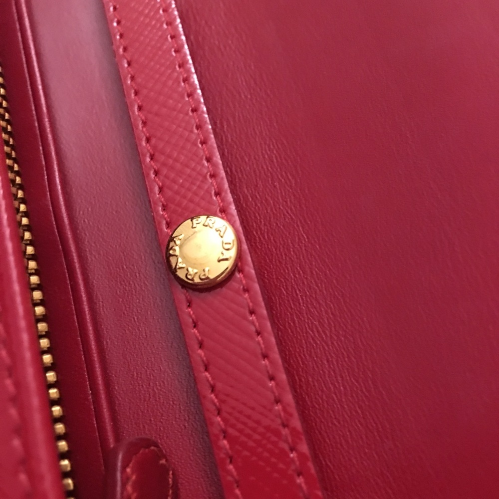 🚫Sold🚫Prada Saffiano Vernice Wallet on a Chain - Picture 6 of 8