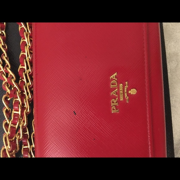 🚫Sold🚫Prada Saffiano Vernice Wallet on a Chain - Picture 2 of 8