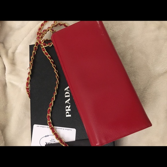 🚫Sold🚫Prada Saffiano Vernice Wallet on a Chain - Picture 3 of 8