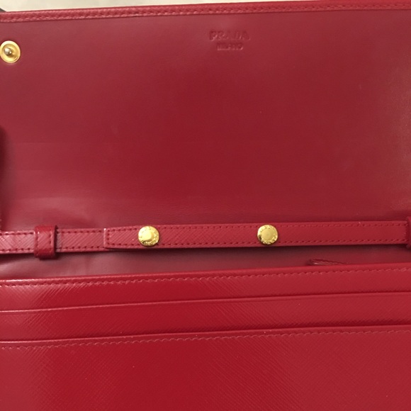 🚫Sold🚫Prada Saffiano Vernice Wallet on a Chain - Picture 4 of 8