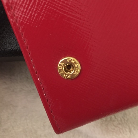 🚫Sold🚫Prada Saffiano Vernice Wallet on a Chain - Picture 5 of 8