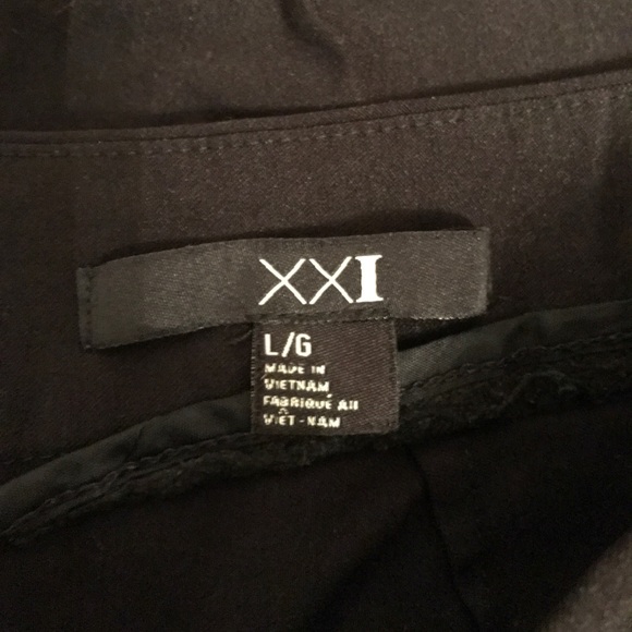 Black mini skirt - Picture 3 of 4