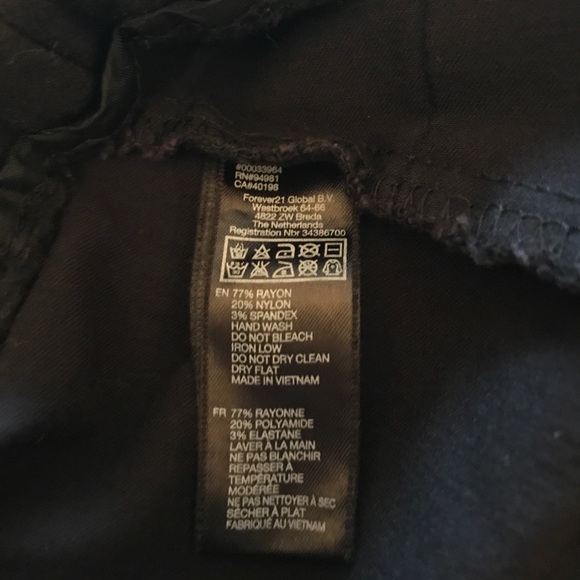 Black mini skirt - Picture 4 of 4