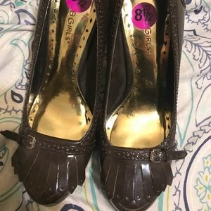BCBG brown heels