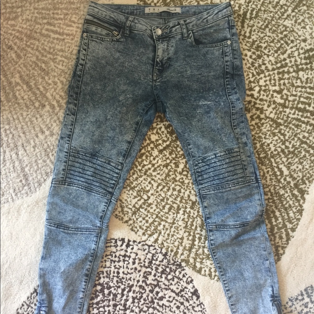 Acid-wash Moto Skinnies