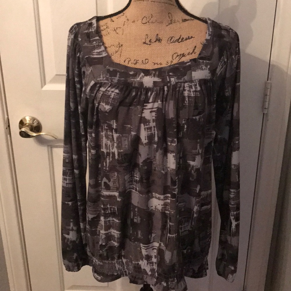 Pretty dressy blouse.
