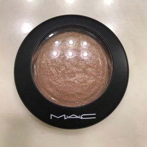 Mac mineralized skinfinish