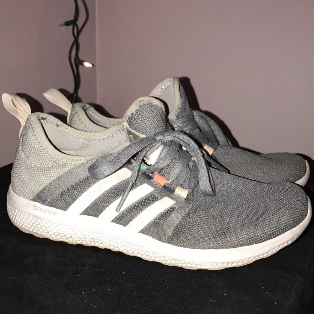 Adidas bounce sneakers 👟