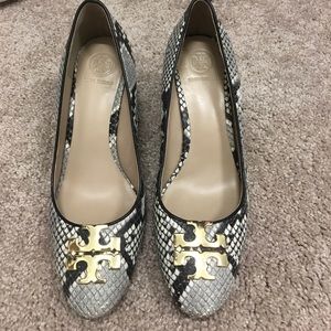 Tory Burch Raleigh Wedge embossed snakeskin/Gold