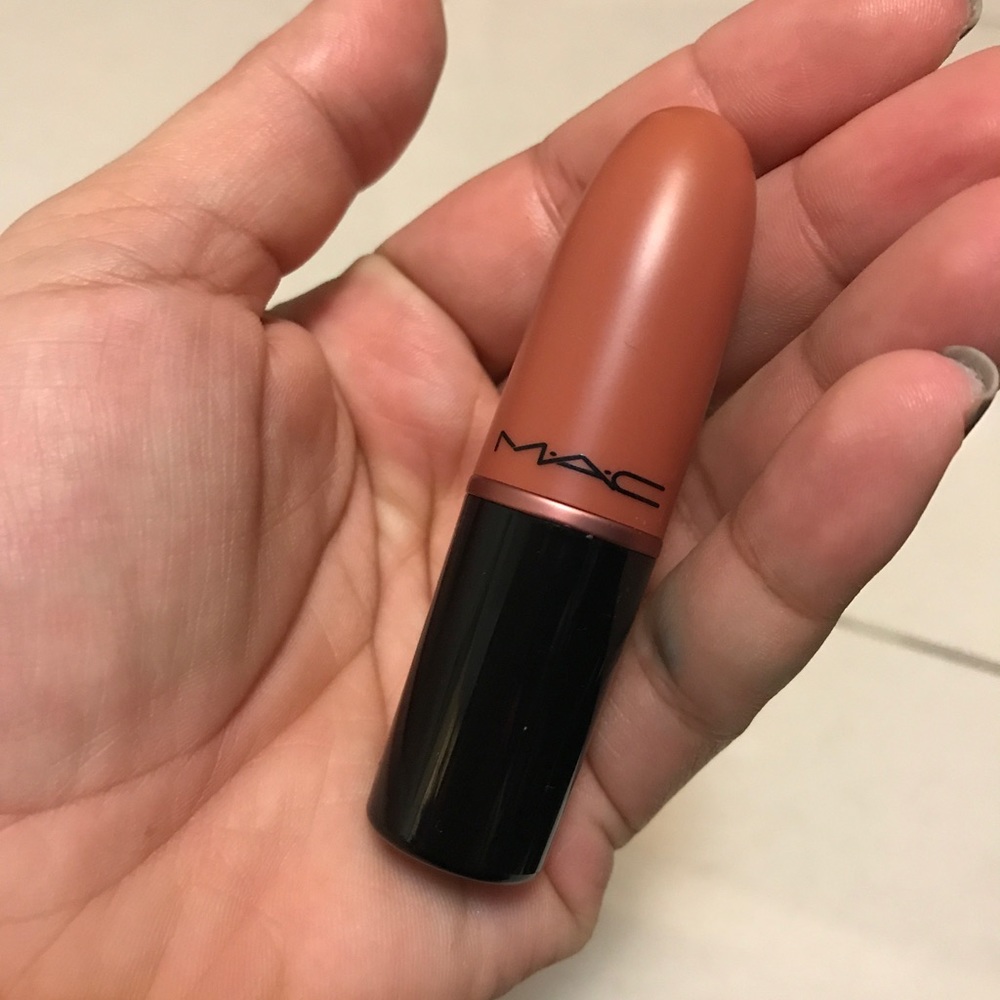 Mac lipstick in velvet teddy