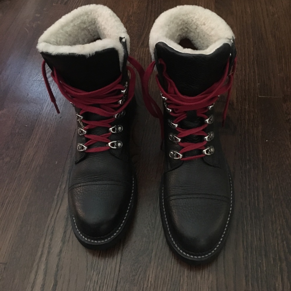 Samantha Hiker in black with shearling ankle