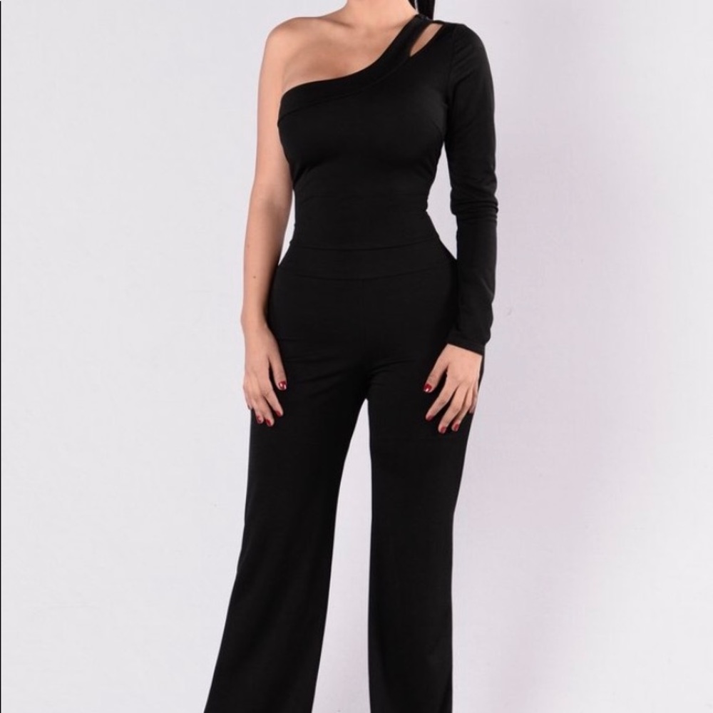 Fashion nova cute black jumper!