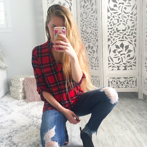 Red Plaid Christmas Top❗️LAST 2 ❗️🎄❄️ - Picture 2 of 3