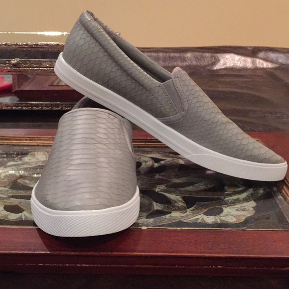 BCBGeneration GREY SLIP ON SNEAKERS. SIZE 8 - Picture 2 of 8