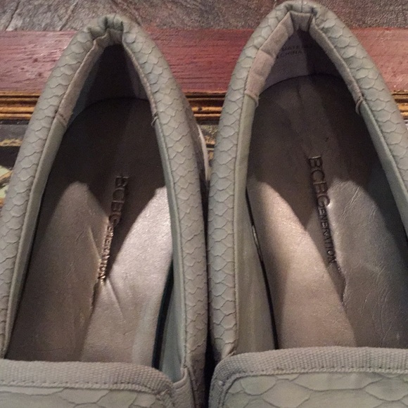 BCBGeneration GREY SLIP ON SNEAKERS. SIZE 8 - Picture 3 of 8