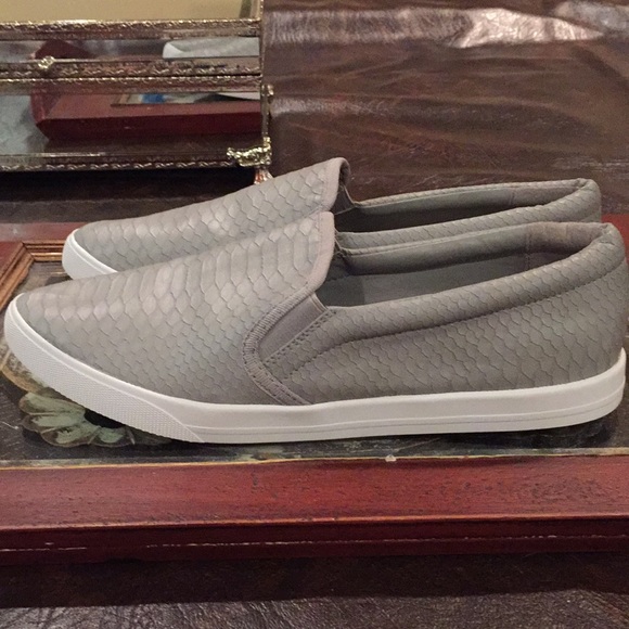 BCBGeneration GREY SLIP ON SNEAKERS. SIZE 8 - Picture 5 of 8