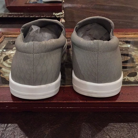 BCBGeneration GREY SLIP ON SNEAKERS. SIZE 8 - Picture 6 of 8
