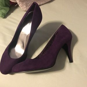 Purple pumps