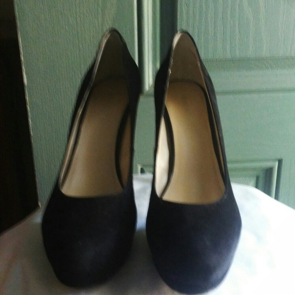 Nine West black suede heels