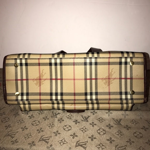 SOLD 🚫🚫🚫Burberry London Shoulder Bag - Picture 5 of 8