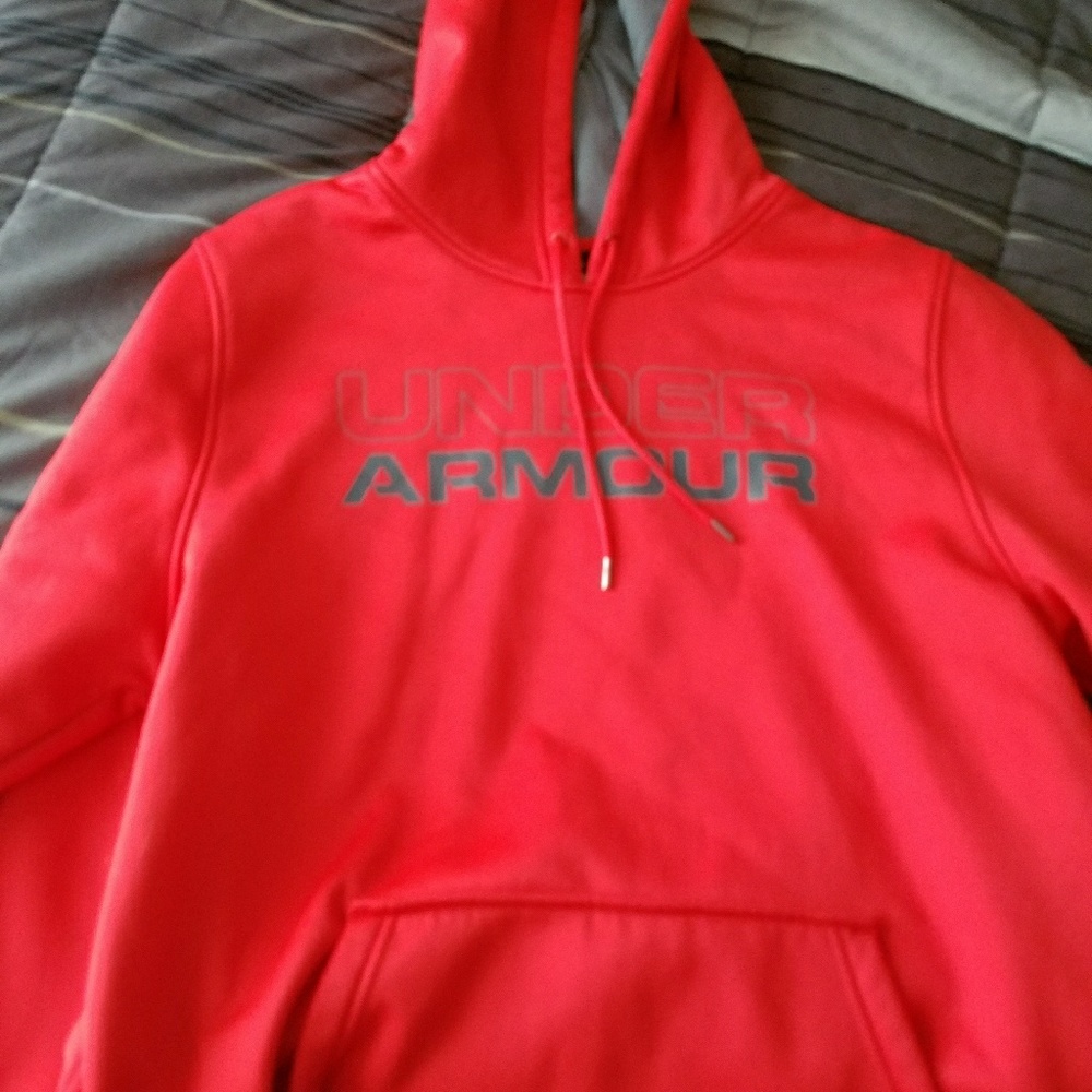 Men's Large under armour hoodie