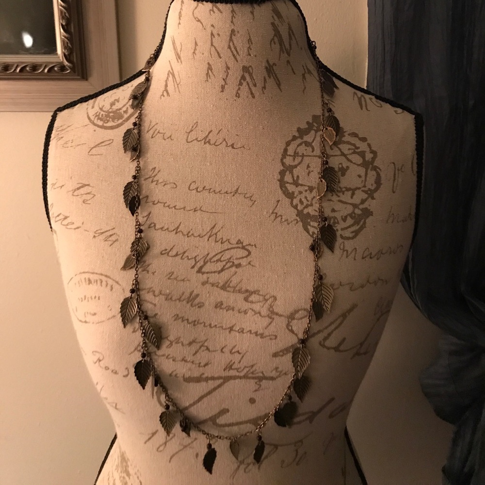 Leaves necklace with beads