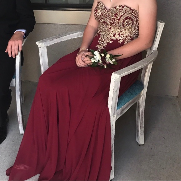 Prom dress - Picture 1 of 7