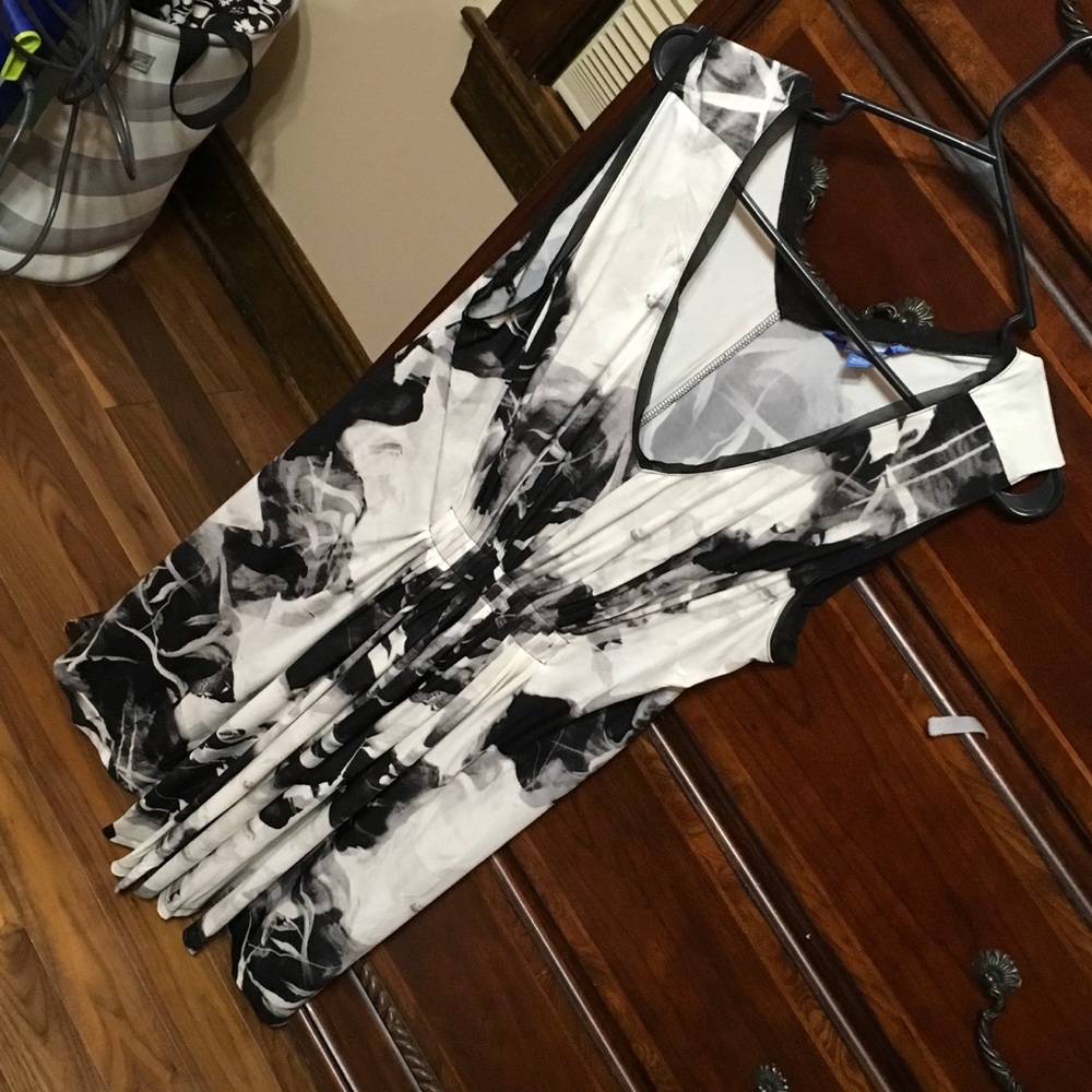Black/white dress  PURCHASE 3 ITEMS AND RECEIVE 20