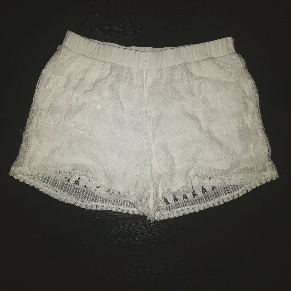Perfect White shorts