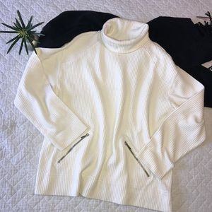 NY&CO • Oversized Off-White Turtleneck Sweater• L