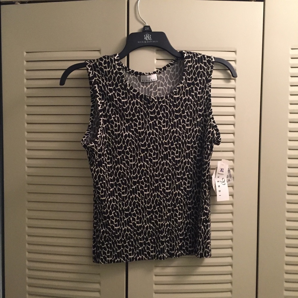 Vivendi. NWT Sleeveless Top