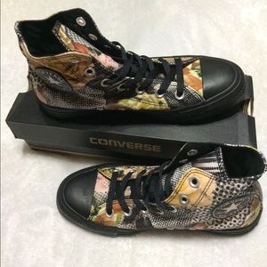 NIB Floral High Top Converse sneakers
