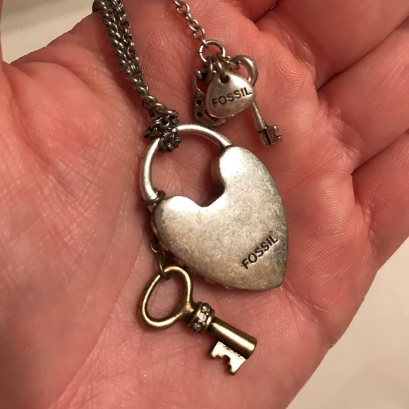 Fossil Heart & Key Necklace - Picture 3 of 4