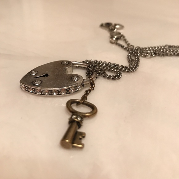 Fossil Heart & Key Necklace - Picture 4 of 4