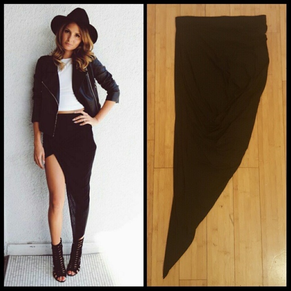 DAILYLOOK black asymmetrical skirt - NEVER WORN‼️