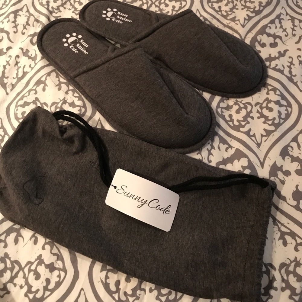 NWT mens grey slippers