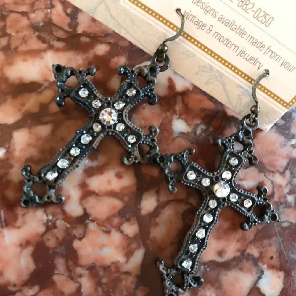 Super cute crosses earrings!!
