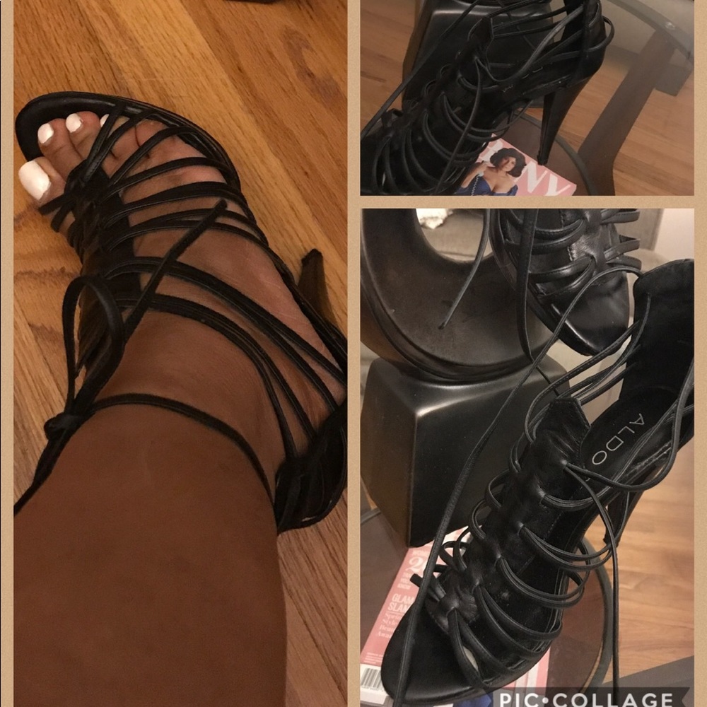 Black stripy sandals
