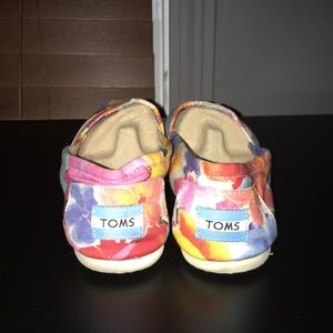 Floral TOMS Size 8